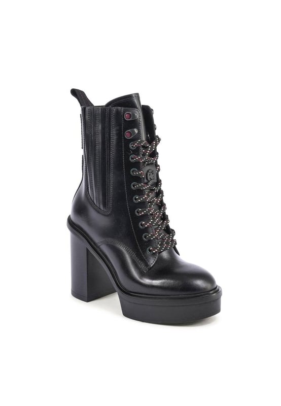 Brand: Tommy Hilfiger
  Model: FW0FW07628BDS
  Colour: Black
  Composition: 100% Leather
  Made in Portugal
  Gender: Women
Material: LEATHER (FWA) ()