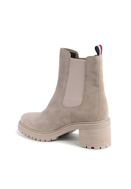 Tommy Hilfiger dames laarzen
  Model: FW0FW07522ABO
  Kleur: Beige
  Samenstelling: 100% suede
  Gemaakt in Vietnam