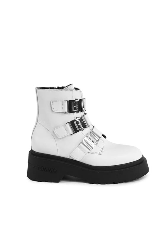 Producto: Tommy Hilfiger Botas de Mujer EN0EN02443YA6.
  Color: Blanco.
  Composicion: 100% Cuero.
  Fabricado en Portugal.