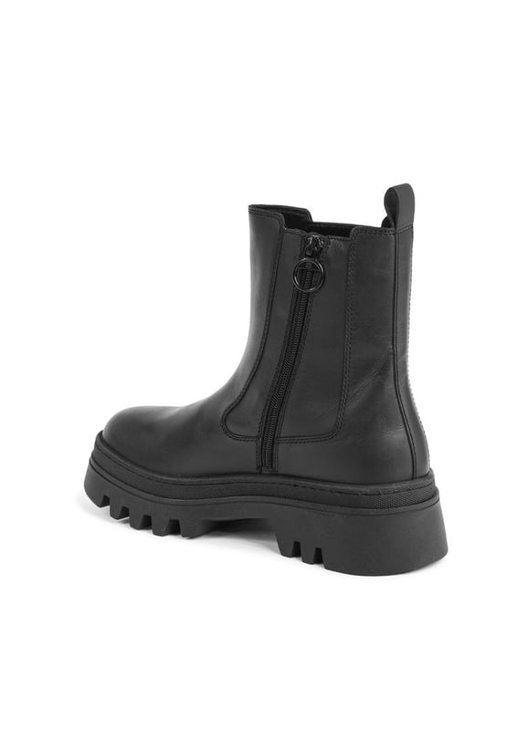 Producto: Tommy Hilfiger Botas de Mujer NEGRO EN0EN01917BDS.
  Detalle: EN0EN01917BDS.
  Color: NEGRO.
  Composicion: 100% CUERO (FWA).
  Hecho en Portugal.