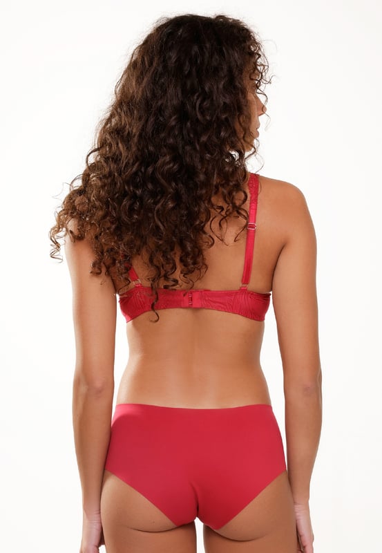 De 1400SH-1 is een nieuwe topper uit de LingaDore Daily collectie. Deze comfortabele nieuwe hipster is gemaakt van zachte micro en heeft een katoenen kruisje. De slip voelt en draagt als een tweede huid en is onzichtbaar onder je kleding. Ze worden verpakt per 2 stuks en zijn matchend met de kleuren uit de lingerie collectie.