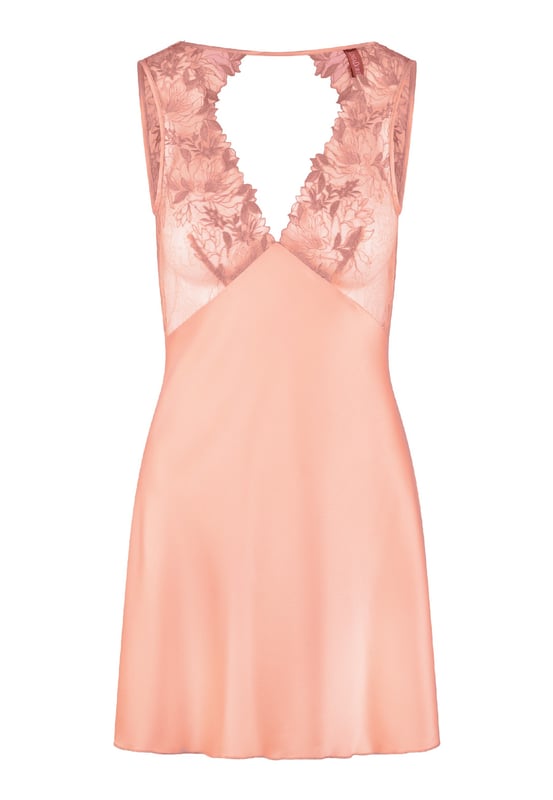 Powder Puff… Deze rustige maar toch sprekende serie met veel kant mag niet ontbreken in je collectie. Deze soepel vallende jurk met kanten mouwen en hals is super trendy!