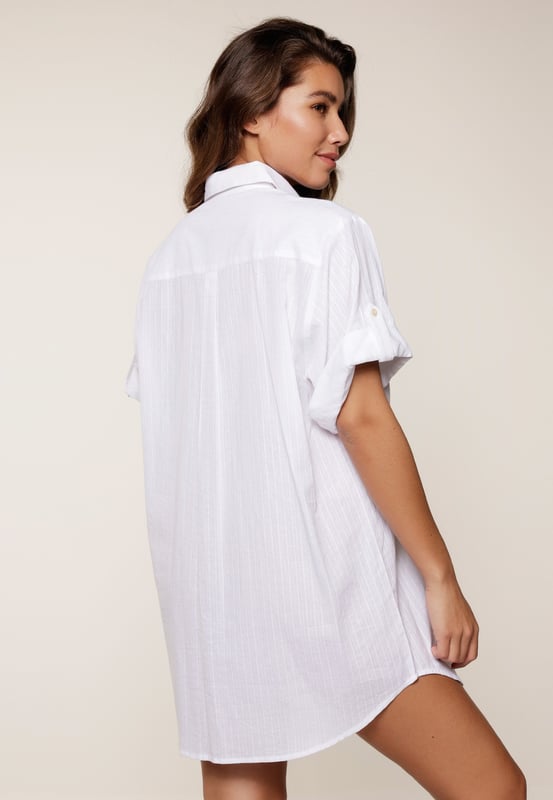 "Elevate your style with our Pink Lavender.  "Verrijk je uitstraling met onze Roze Lavendel kleurige Dress. Deze dress heeft halflange mouwen, een kraag en knoopsluiting. Comfort en stijl komen samen in deze prachtige combinatie."