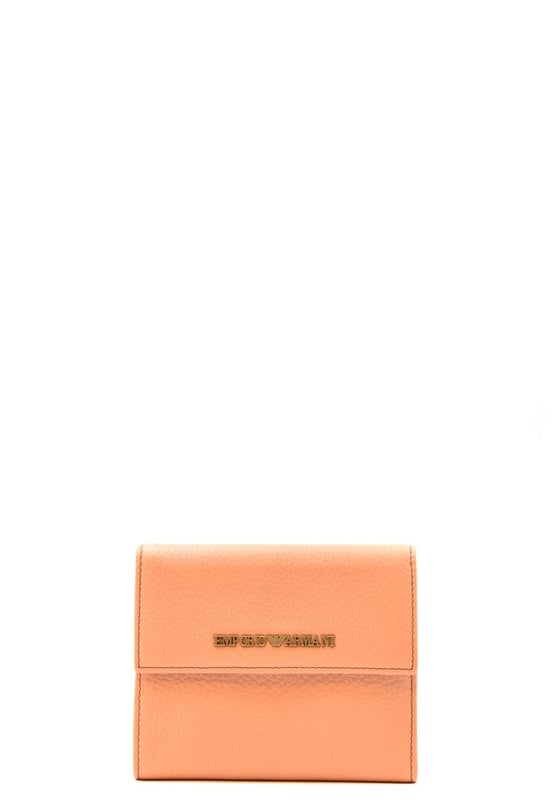 Marca: Emporio Armani.
  Genero: Mujer.
  Tipo: Carteras.
  Temporada: Primavera/Verano.
  Color: Coral.
  Cierre: Botones automaticos.
  Bolsillos: Bolsillos interiores.
  Codigo del articulo: B_41702.
  Composicion: 100% piel.
