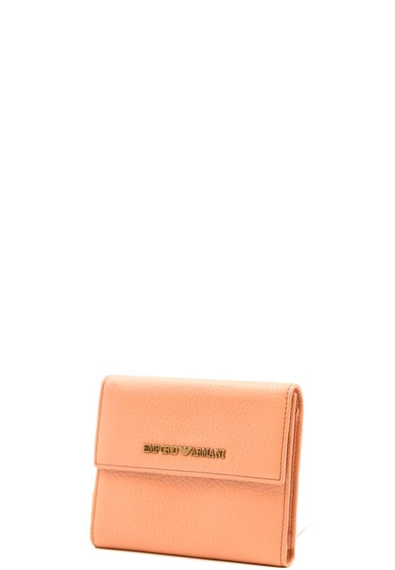 Marca: Emporio Armani.
  Genero: Mujer.
  Tipo: Carteras.
  Temporada: Primavera/Verano.
  Color: Coral.
  Cierre: Botones automaticos.
  Bolsillos: Bolsillos interiores.
  Codigo del articulo: B_41702.
  Composicion: 100% piel.