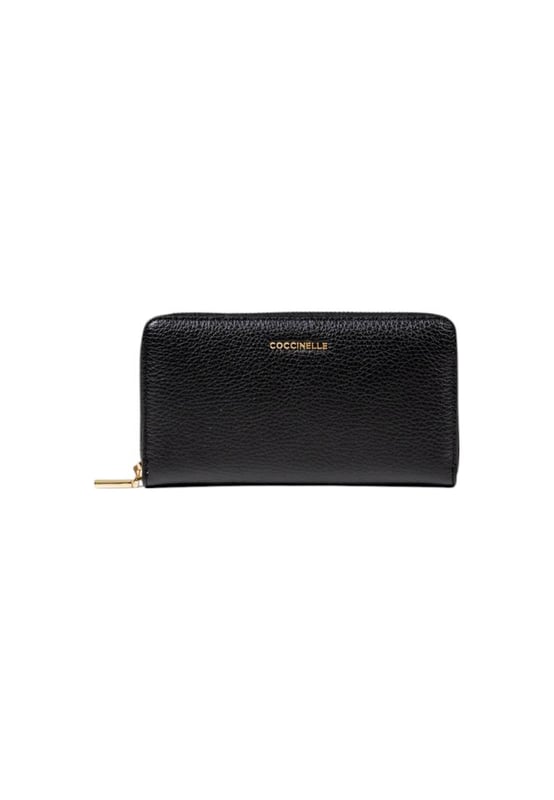 Cartera De Cuero Con Cremallera Y Bolsillos Interiores Marca: Coccinelle.
Genero: Mujer.
Tipo: Carteras.
Temporada: Otono/Invierno.
Color: negro.
Cierre: con cremallera.
Bolsillos: bolsillos interiores.
Tamano (cm): 10x18x2.
Composicion:.
100% piel.
Codigo del articulo: E2 MW5 11 32 01.