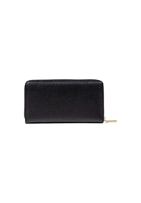 Cartera De Cuero Con Cremallera Y Bolsillos Interiores Marca: Coccinelle.
Genero: Mujer.
Tipo: Carteras.
Temporada: Otono/Invierno.
Color: negro.
Cierre: con cremallera.
Bolsillos: bolsillos interiores.
Tamano (cm): 10x18x2.
Composicion:.
100% piel.
Codigo del articulo: E2 MW5 11 32 01.