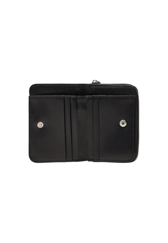 Marca: Calvin Klein.
  Genero: Mujer.
  Tipo: Carteras.
  Temporada: Otono/Invierno.
  Color: negro.
  Cierre: con cremallera.
  Tamano (cm): 8x11x3.
  Codigo del articulo: LV04K1004G.
  Composicion: 100% piel sintetica.
