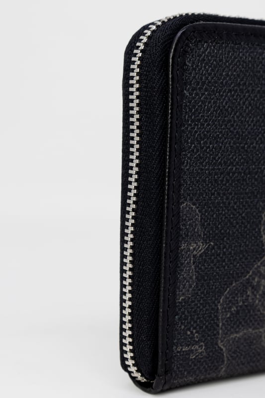 Marca: Alviero Martini Prima Classe.
  Genero: Mujer.
  Tipo: Carteras.
  Temporada: Otono/Invierno.
  Color: negro.
  Codigo del articulo: C W028 6426.
  Composicion: 4% algodon 50% piel 7% poliester 39% poliuretano.