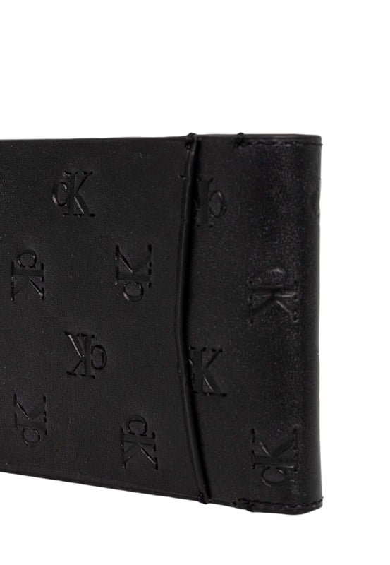 Effen zwarte leren heren portemonnee
  Merk: Calvin Klein
  Geslacht: Mannen
  Type: Portemonnees
  Seizoen: Herfst/Winter
  Kleur: Zwart
  Patroon: Effen
  Artikelcode: K50K512588
  Samenstelling: 100% leer