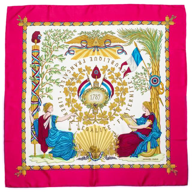 Hermès Accessoires Scarf  Sjaal in de Fuchsia/Ivoor/Goud Zijde in de None  hardware. Het product is in In Perfecte Staat (AA).
  Afmetingen: 90 cm
    Maat: None 
  Inclusief accessoires: Box
  
  BrandCo Paris vindt zeldzame artikelen in de beste staat voor ongelooflijke prijzen. Het is de moeite waard om geduldig te zijn! Koop met vertrouwen: alle artikelen van BrandCo Paris worden zorgvuldig geselecteerd en geverifieerd door ons team van experts.

  Alle artikelen worden geleverd met een certificaat van echtheid en verpakt door BrandCo Paris.

  Classificatietabel voor de conditie van het artikel:

  N (als nieuw)
  AA (perfecte staat)
  A (uitstekende staat)
  AB (zeer goede staat)
  B (goede/redelijke staat)