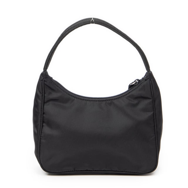 Prada Taschen Mini Zip Hobo  Handtasche und Schwarz Leinwand und Silber hardware. Das Produkt ist auf in ausgezeichnetem Zustand (A).
  Abmessungen: 21x19x8 cm 
  Zubehör inklusive: None
  
  BrandCo Paris hat seltene Artikel und die besten Konditionen zu unglaublichen Preisen vorgestellt. Geduld lohnt sich! Kaufen Sie mit Vertrauen: Alle Artikel von BrandCo Paris sind von unserem Expertenteam ausgewählt und authentisch.
  Alle Artikel enthalten ein Echtheitszertifikat und wurden von BrandCo Paris übernommen.
  Tabelle zur Klassifizierung des Artikelzustands
  N (wie neu)
  AA (perfekter Zustand)
  A (ausgezeichneter Zustand)
  AB (sehr guter Zustand)
  B (gut/mittelmäßig)