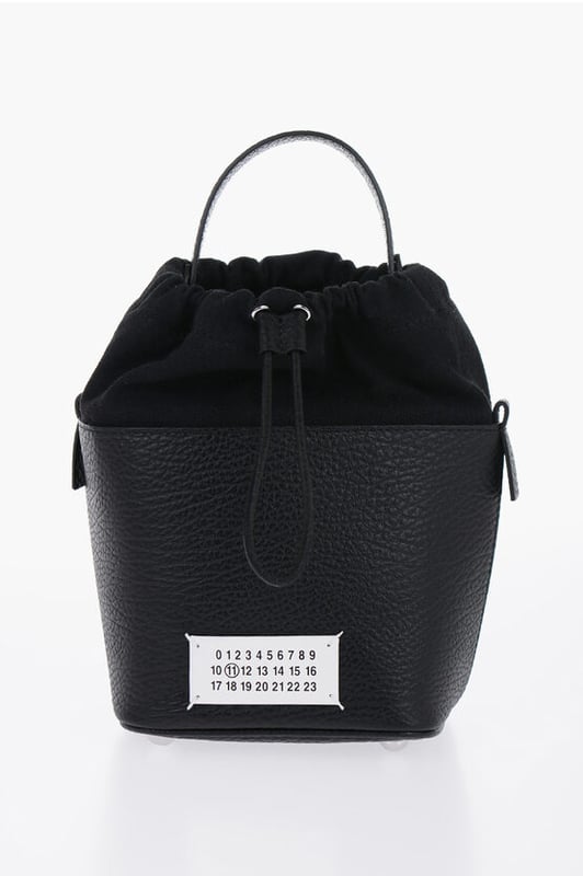 Herbst-Winter, Schwarz, Logo, Unterseite mit Nieten, Abnehmbarer Schultergurt, Handtasche, Umhängetasche, Made in Italy, Strukturiertes Leder, Umhängetasche, P603713, LxHxB: 24x22x14cm