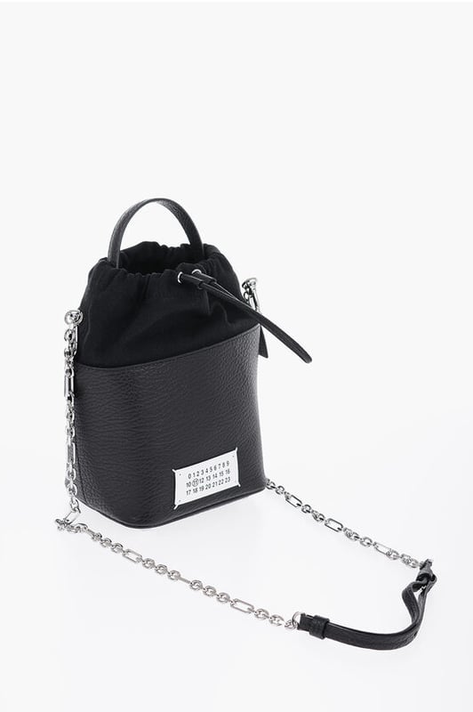 Herbst-Winter, Schwarz, Logo, Unterseite mit Nieten, Abnehmbarer Schultergurt, Handtasche, Umhängetasche, Made in Italy, Strukturiertes Leder, Umhängetasche, P603713, LxHxB: 24x22x14cm