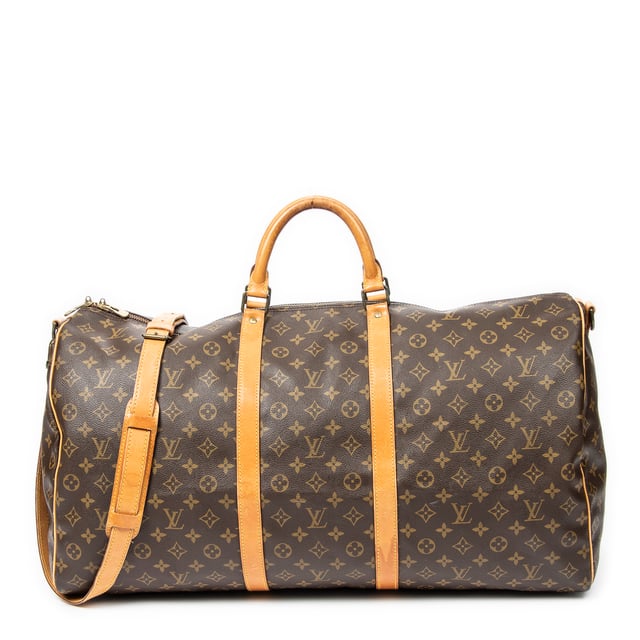 Louis Vuitton Bolsos Keepall Bandouliere 60 Bolsa de viaje en Marrón Lona recubierta y Latón dorado hardware. El producto esta en Muy Buenas Condiciones (AB).
  Dimensiones: 60x26x31 cm 
  Accesorios incluidos: Strap; Luggage Tag; Handle Strap
  Notas de Exterior: Marcas de agua en vachetta, Ribete rayado
Notas de Hardware: Empañada
Notas de la correa/asa: Usado
  BrandCo Paris encuentra artículos raros y en las mejores condiciones a precios increíbles. ¡Vale la pena tener paciencia! Compra con confianza: todos los artículos de BrandCo Paris son seleccionados y autenticados cuidadosamente por nuestro equipo de expertos.
  Todos los artículos vienen con un certificado de autenticidad y un embalaje entregado por BrandCo Paris.
  Tabla de clasificación de la condición del artículo
  N (como nuevo)
  AA (perfecto estado)
  A (excelente estado)
  AB (muy buen estado)
  B (bueno/regular)