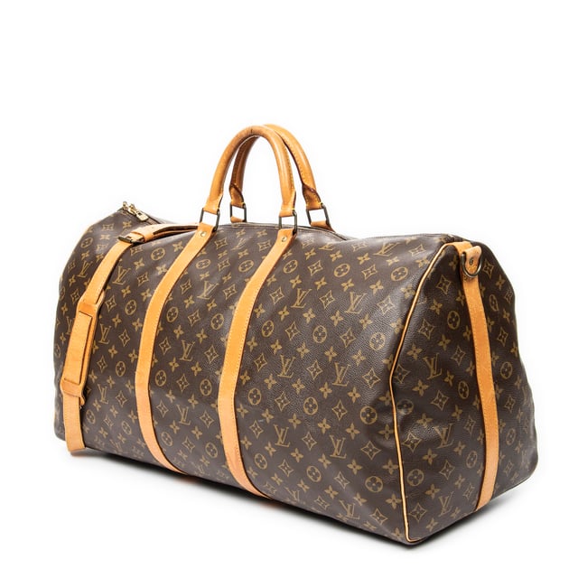 Louis Vuitton Bolsos Keepall Bandouliere 60 Bolsa de viaje en Marrón Lona recubierta y Latón dorado hardware. El producto esta en Muy Buenas Condiciones (AB).
  Dimensiones: 60x26x31 cm 
  Accesorios incluidos: Strap; Luggage Tag; Handle Strap
  Notas de Exterior: Marcas de agua en vachetta, Ribete rayado
Notas de Hardware: Empañada
Notas de la correa/asa: Usado
  BrandCo Paris encuentra artículos raros y en las mejores condiciones a precios increíbles. ¡Vale la pena tener paciencia! Compra con confianza: todos los artículos de BrandCo Paris son seleccionados y autenticados cuidadosamente por nuestro equipo de expertos.
  Todos los artículos vienen con un certificado de autenticidad y un embalaje entregado por BrandCo Paris.
  Tabla de clasificación de la condición del artículo
  N (como nuevo)
  AA (perfecto estado)
  A (excelente estado)
  AB (muy buen estado)
  B (bueno/regular)