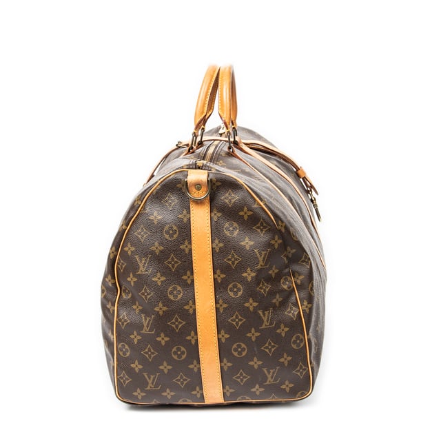 Louis Vuitton Bolsos Keepall Bandouliere 60 Bolsa de viaje en Marrón Lona recubierta y Latón dorado hardware. El producto esta en Muy Buenas Condiciones (AB).
  Dimensiones: 60x26x31 cm 
  Accesorios incluidos: Strap; Luggage Tag; Handle Strap
  Notas de Exterior: Marcas de agua en vachetta, Ribete rayado
Notas de Hardware: Empañada
Notas de la correa/asa: Usado
  BrandCo Paris encuentra artículos raros y en las mejores condiciones a precios increíbles. ¡Vale la pena tener paciencia! Compra con confianza: todos los artículos de BrandCo Paris son seleccionados y autenticados cuidadosamente por nuestro equipo de expertos.
  Todos los artículos vienen con un certificado de autenticidad y un embalaje entregado por BrandCo Paris.
  Tabla de clasificación de la condición del artículo
  N (como nuevo)
  AA (perfecto estado)
  A (excelente estado)
  AB (muy buen estado)
  B (bueno/regular)