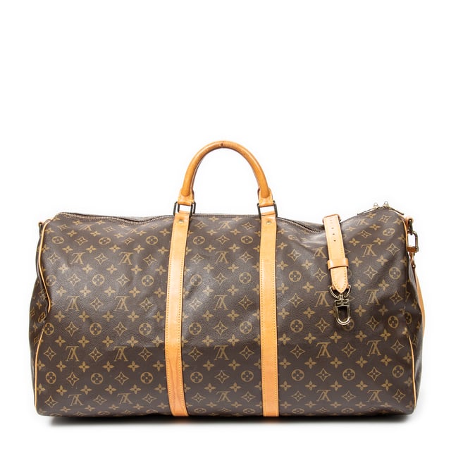 Louis Vuitton Bolsos Keepall Bandouliere 60 Bolsa de viaje en Marrón Lona recubierta y Latón dorado hardware. El producto esta en Muy Buenas Condiciones (AB).
  Dimensiones: 60x26x31 cm 
  Accesorios incluidos: Strap; Luggage Tag; Handle Strap
  Notas de Exterior: Marcas de agua en vachetta, Ribete rayado
Notas de Hardware: Empañada
Notas de la correa/asa: Usado
  BrandCo Paris encuentra artículos raros y en las mejores condiciones a precios increíbles. ¡Vale la pena tener paciencia! Compra con confianza: todos los artículos de BrandCo Paris son seleccionados y autenticados cuidadosamente por nuestro equipo de expertos.
  Todos los artículos vienen con un certificado de autenticidad y un embalaje entregado por BrandCo Paris.
  Tabla de clasificación de la condición del artículo
  N (como nuevo)
  AA (perfecto estado)
  A (excelente estado)
  AB (muy buen estado)
  B (bueno/regular)