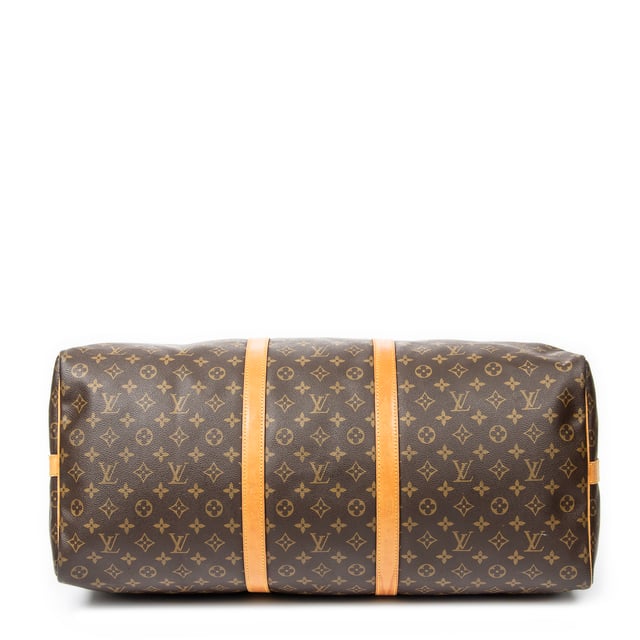 Louis Vuitton Bolsos Keepall Bandouliere 60 Bolsa de viaje en Marrón Lona recubierta y Latón dorado hardware. El producto esta en Muy Buenas Condiciones (AB).
  Dimensiones: 60x26x31 cm 
  Accesorios incluidos: Strap; Luggage Tag; Handle Strap
  Notas de Exterior: Marcas de agua en vachetta, Ribete rayado
Notas de Hardware: Empañada
Notas de la correa/asa: Usado
  BrandCo Paris encuentra artículos raros y en las mejores condiciones a precios increíbles. ¡Vale la pena tener paciencia! Compra con confianza: todos los artículos de BrandCo Paris son seleccionados y autenticados cuidadosamente por nuestro equipo de expertos.
  Todos los artículos vienen con un certificado de autenticidad y un embalaje entregado por BrandCo Paris.
  Tabla de clasificación de la condición del artículo
  N (como nuevo)
  AA (perfecto estado)
  A (excelente estado)
  AB (muy buen estado)
  B (bueno/regular)