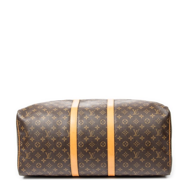 Louis Vuitton Bolsos Keepall 55 Bolsa de viaje en Marrón Lona recubierta y Latón dorado hardware. El producto esta en Excelentes Condiciones (A).
  Dimensiones: 55x28x25 cm 
  Accesorios incluidos: None
  Notas de Hardware: Ligeramente deslustrado
Notas de la correa/asa: Ligeros rasguños
  BrandCo Paris encuentra artículos raros y en las mejores condiciones a precios increíbles. ¡Vale la pena tener paciencia! Compra con confianza: todos los artículos de BrandCo Paris son seleccionados y autenticados cuidadosamente por nuestro equipo de expertos.
  Todos los artículos vienen con un certificado de autenticidad y un embalaje entregado por BrandCo Paris.
  Tabla de clasificación de la condición del artículo
  N (como nuevo)
  AA (perfecto estado)
  A (excelente estado)
  AB (muy buen estado)
  B (bueno/regular)