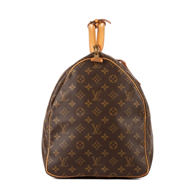 Louis Vuitton Bolsos Keepall 55 Bolsa de viaje en Marrón Lona recubierta y Latón dorado hardware. El producto esta en Perfectas Condiciones (AA).
  Dimensiones: 55x28x25 cm 
  Accesorios incluidos: Luggage Tag; Handle Strap
  Notas de Exterior: Arrugas en la parte inferior de cuero vachetta
Notas de Interior: Mancha blanca clara
Notas de Hardware: Oxidación y decoloración visible
Notas de la correa/asa: Mancha marrón en cuero Vachetta
  BrandCo Paris encuentra artículos raros y en las mejores condiciones a precios increíbles. ¡Vale la pena tener paciencia! Compra con confianza: todos los artículos de BrandCo Paris son seleccionados y autenticados cuidadosamente por nuestro equipo de expertos.
  Todos los artículos vienen con un certificado de autenticidad y un embalaje entregado por BrandCo Paris.
  Tabla de clasificación de la condición del artículo
  N (como nuevo)
  AA (perfecto estado)
  A (excelente estado)
  AB (muy buen estado)
  B (bueno/regular)
