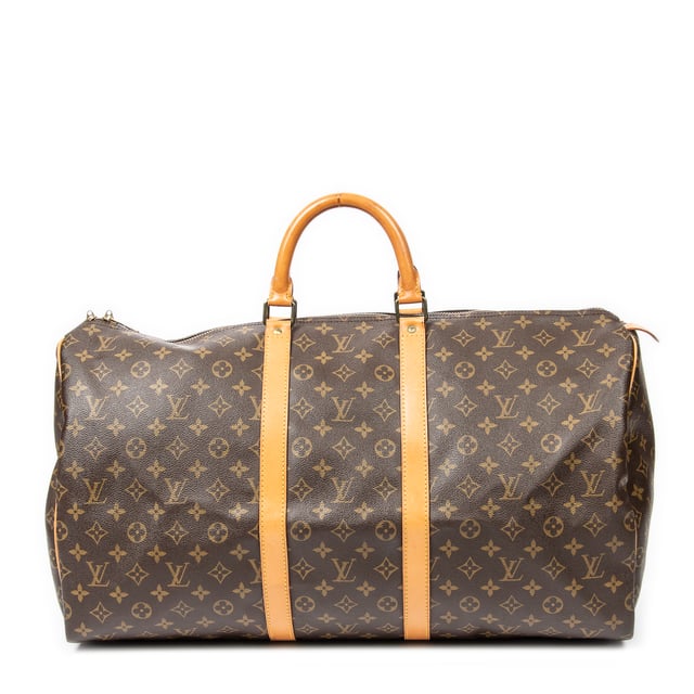 Louis Vuitton Bolsos Keepall 55 Bolsa de viaje en Marrón Lona recubierta y Latón dorado hardware. El producto esta en Muy Buenas Condiciones (AB).
  Dimensiones: 55x28x25 cm 
  Accesorios incluidos: None
  Notas de Exterior: Vagetta ligeramente oscurecida
Notas de Hardware: Empañada
Notas de la correa/asa: Oscurecido, Ligeros rasguños
  BrandCo Paris encuentra artículos raros y en las mejores condiciones a precios increíbles. ¡Vale la pena tener paciencia! Compra con confianza: todos los artículos de BrandCo Paris son seleccionados y autenticados cuidadosamente por nuestro equipo de expertos.
  Todos los artículos vienen con un certificado de autenticidad y un embalaje entregado por BrandCo Paris.
  Tabla de clasificación de la condición del artículo
  N (como nuevo)
  AA (perfecto estado)
  A (excelente estado)
  AB (muy buen estado)
  B (bueno/regular)