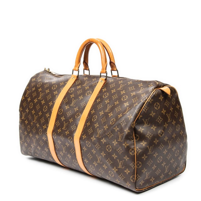 Louis Vuitton Bolsos Keepall 55 Bolsa de viaje en Marrón Lona recubierta y Latón dorado hardware. El producto esta en Muy Buenas Condiciones (AB).
  Dimensiones: 55x28x25 cm 
  Accesorios incluidos: None
  Notas de Exterior: Vagetta ligeramente oscurecida
Notas de Hardware: Empañada
Notas de la correa/asa: Oscurecido, Ligeros rasguños
  BrandCo Paris encuentra artículos raros y en las mejores condiciones a precios increíbles. ¡Vale la pena tener paciencia! Compra con confianza: todos los artículos de BrandCo Paris son seleccionados y autenticados cuidadosamente por nuestro equipo de expertos.
  Todos los artículos vienen con un certificado de autenticidad y un embalaje entregado por BrandCo Paris.
  Tabla de clasificación de la condición del artículo
  N (como nuevo)
  AA (perfecto estado)
  A (excelente estado)
  AB (muy buen estado)
  B (bueno/regular)