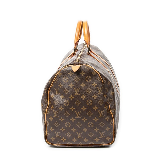 Louis Vuitton Bolsos Keepall 55 Bolsa de viaje en Marrón Lona recubierta y Latón dorado hardware. El producto esta en Muy Buenas Condiciones (AB).
  Dimensiones: 55x28x25 cm 
  Accesorios incluidos: None
  Notas de Exterior: Vagetta ligeramente oscurecida
Notas de Hardware: Empañada
Notas de la correa/asa: Oscurecido, Ligeros rasguños
  BrandCo Paris encuentra artículos raros y en las mejores condiciones a precios increíbles. ¡Vale la pena tener paciencia! Compra con confianza: todos los artículos de BrandCo Paris son seleccionados y autenticados cuidadosamente por nuestro equipo de expertos.
  Todos los artículos vienen con un certificado de autenticidad y un embalaje entregado por BrandCo Paris.
  Tabla de clasificación de la condición del artículo
  N (como nuevo)
  AA (perfecto estado)
  A (excelente estado)
  AB (muy buen estado)
  B (bueno/regular)