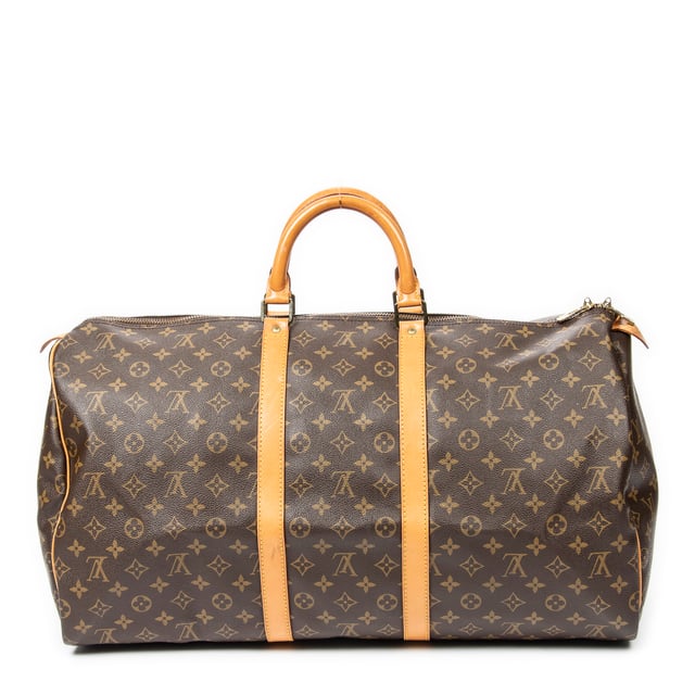 Louis Vuitton Bolsos Keepall 55 Bolsa de viaje en Marrón Lona recubierta y Latón dorado hardware. El producto esta en Muy Buenas Condiciones (AB).
  Dimensiones: 55x28x25 cm 
  Accesorios incluidos: None
  Notas de Exterior: Vagetta ligeramente oscurecida
Notas de Hardware: Empañada
Notas de la correa/asa: Oscurecido, Ligeros rasguños
  BrandCo Paris encuentra artículos raros y en las mejores condiciones a precios increíbles. ¡Vale la pena tener paciencia! Compra con confianza: todos los artículos de BrandCo Paris son seleccionados y autenticados cuidadosamente por nuestro equipo de expertos.
  Todos los artículos vienen con un certificado de autenticidad y un embalaje entregado por BrandCo Paris.
  Tabla de clasificación de la condición del artículo
  N (como nuevo)
  AA (perfecto estado)
  A (excelente estado)
  AB (muy buen estado)
  B (bueno/regular)