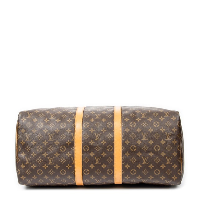 Louis Vuitton Bolsos Keepall 55 Bolsa de viaje en Marrón Lona recubierta y Latón dorado hardware. El producto esta en Muy Buenas Condiciones (AB).
  Dimensiones: 55x28x25 cm 
  Accesorios incluidos: None
  Notas de Exterior: Vagetta ligeramente oscurecida
Notas de Hardware: Empañada
Notas de la correa/asa: Oscurecido, Ligeros rasguños
  BrandCo Paris encuentra artículos raros y en las mejores condiciones a precios increíbles. ¡Vale la pena tener paciencia! Compra con confianza: todos los artículos de BrandCo Paris son seleccionados y autenticados cuidadosamente por nuestro equipo de expertos.
  Todos los artículos vienen con un certificado de autenticidad y un embalaje entregado por BrandCo Paris.
  Tabla de clasificación de la condición del artículo
  N (como nuevo)
  AA (perfecto estado)
  A (excelente estado)
  AB (muy buen estado)
  B (bueno/regular)