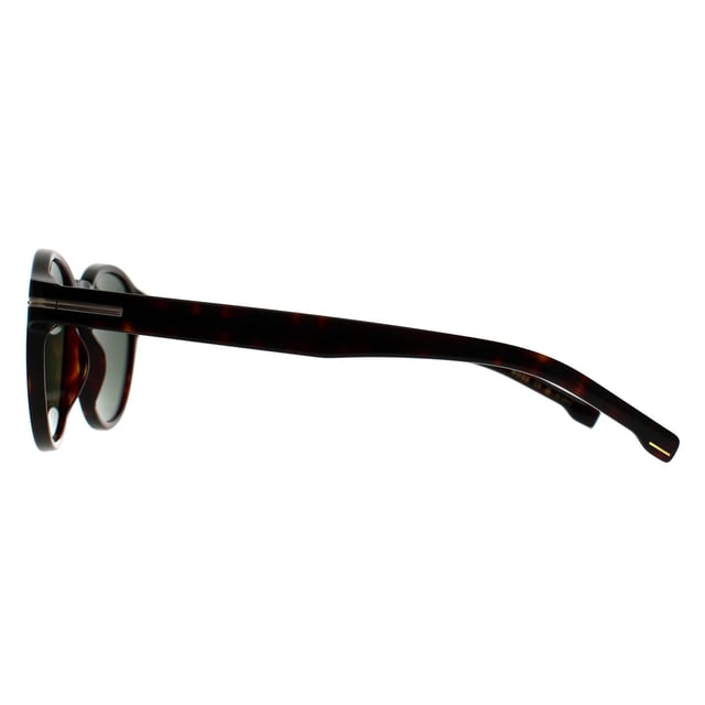 Hugo Boss BOSS 1506/S 086 QT havanna grün Sonnenbrille Die Hugo Boss BOSS 1506/S 086 QT havannagrün Sonnenbrille zeichnet sich durch ein auffälliges und doch raffiniertes Design aus, das aus Acetat gefertigt ist und für eine besondere Ästhetik sorgt. Die UV-Schutzgläser schützen Ihre Augen nicht nur vor schädlichen Strahlen, sondern sorgen auch für unvergleichliche Klarheit und visuellen Komfort und gewährleisten eine nahtlose Mischung aus Funktionalität und modischer Eleganz. Diese mühelos vielseitige Hugo Boss Sonnenbrille ist das perfekte Accessoire, das mühelos jedes Outfit ergänzt und gleichzeitig ein klares Statement für raffinierten Geschmack und stilistische Finesse setzt.