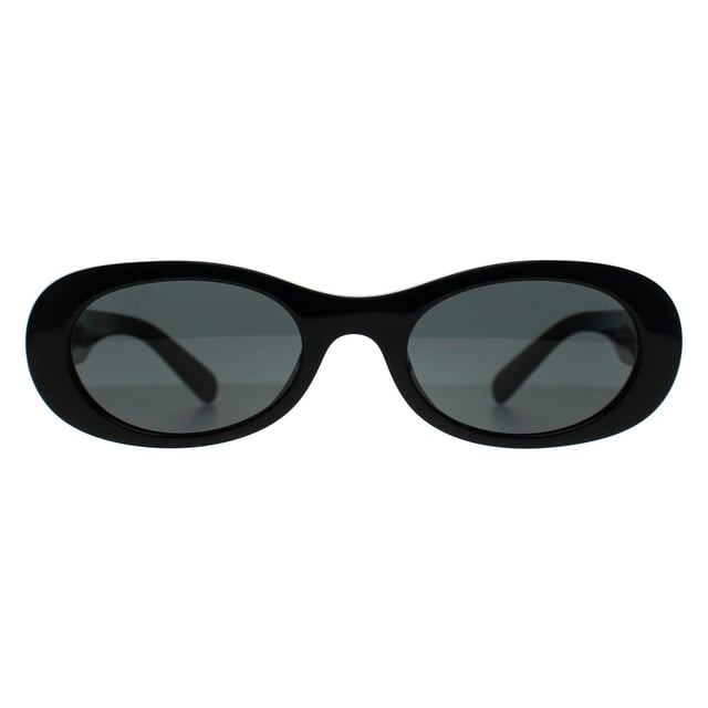 Las gafas de sol Miu Miu Oval Womens Black Dark Grey MU06ZS presentan una elegante montura redondeada con detalles esculturales que realzan su diseño atemporal, combinando a la perfección el encanto retro con la elegancia contemporánea para un look seguro y a la moda.