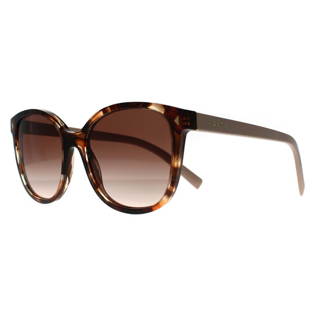 Las gafas de sol Prada Square Womens Caramel Tortoise Brown Gradient PR22ZS presentan una sofisticada silueta cuadrada que captura la distintiva mezcla de elegancia estructurada e innovación refinada de Prada, esculpida en acetato de primera calidad para un uso duradero.