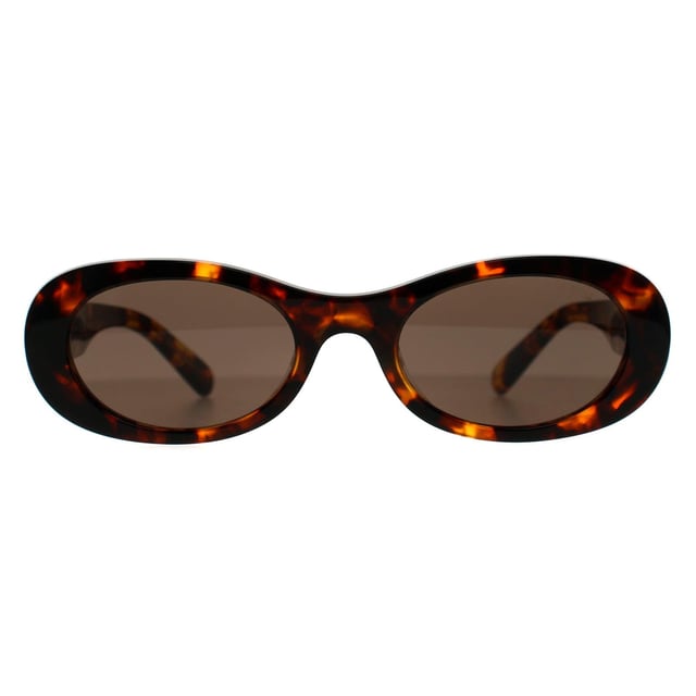 Las gafas de sol Miu Miu Oval Womens Havana Dark Brown MU06ZS presentan una elegante montura redondeada con detalles esculturales que realzan su diseño atemporal, combinando a la perfección el encanto retro con la elegancia contemporánea para un look seguro y a la moda.
