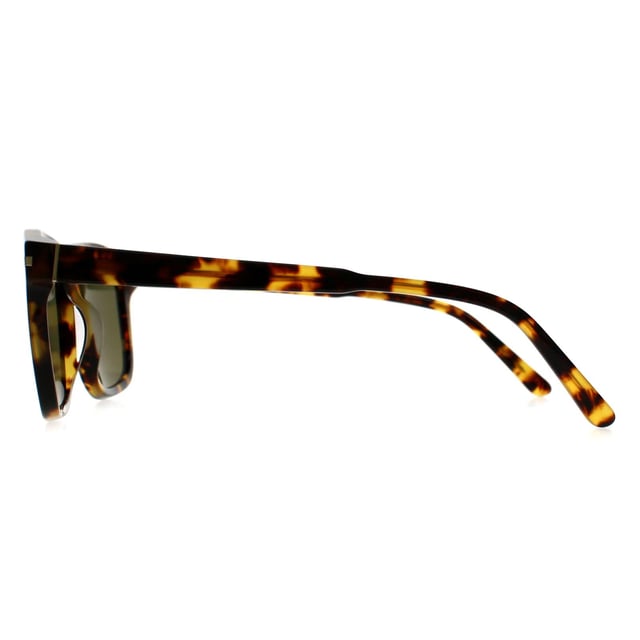 Las gafas de sol Serengeti Square Mens Shiny Havana Mineral Polarized 555nm Photochromic Charlton Sunglasses están diseñadas con la avanzada tecnología de lentes fotocromáticas de Serengetiâ,™, las lentes Charlton se ajustan automáticamente a los cambios de luz, reduciendo el deslumbramiento y mejorando la claridad en cualquier entorno. La montura ligera y la silueta clásica ofrecen una comodidad duradera y un estilo versátil, ya sea conduciendo, viajando o bajo el sol. Óptica de primera calidad, para llevar a diario, todo ello sin pagar un precio elevado.
