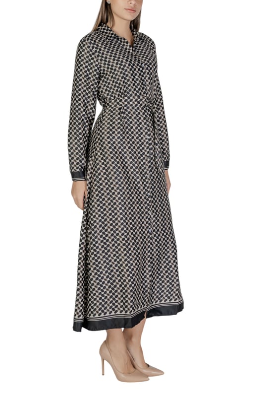 Marca: Solo.
  Genero: Mujeres.
  Tipo: Vestidos.
  Temporada: Otono/Invierno.
  Color: negro.
  Mangas: largas.
  Escote: cuello en V.
  Codigo del articulo: 15336733.
  Composicion: 100% poliester.