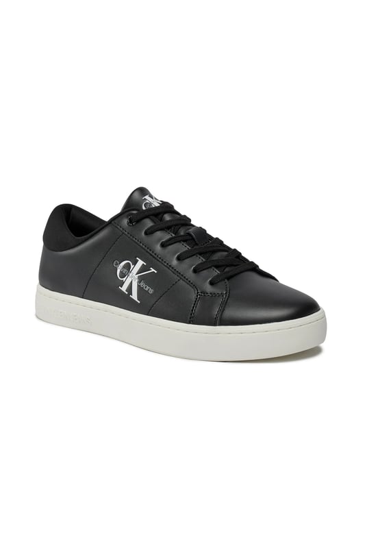 Elegantes zapatillas de piel estampadas para hombre.
  Perfecto para la temporada de primavera/verano.
  Color negro con patron de impresion unico.
  Suela de goma duradera.
  Comodo forro de piel.
  Tamano de 3 cm.
  Fabricado con composicion 100% cuero.