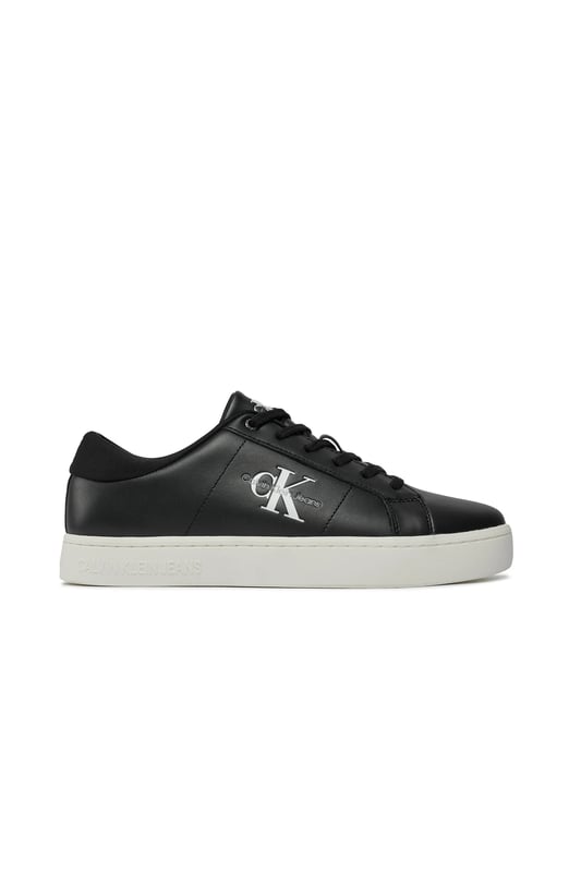 Elegantes zapatillas de piel estampadas para hombre.
  Perfecto para la temporada de primavera/verano.
  Color negro con patron de impresion unico.
  Suela de goma duradera.
  Comodo forro de piel.
  Tamano de 3 cm.
  Fabricado con composicion 100% cuero.