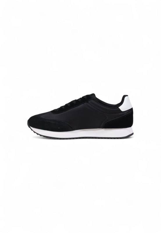 Brand: Calvin Klein Jeans
  Gender: Women
  Type: Sneakers
  Season: Fall/Winter
  Color: Black
  Fastening: Laces
  Article code: YW0YW01828
  Composition: 100% leather
Material: Textile & Suede