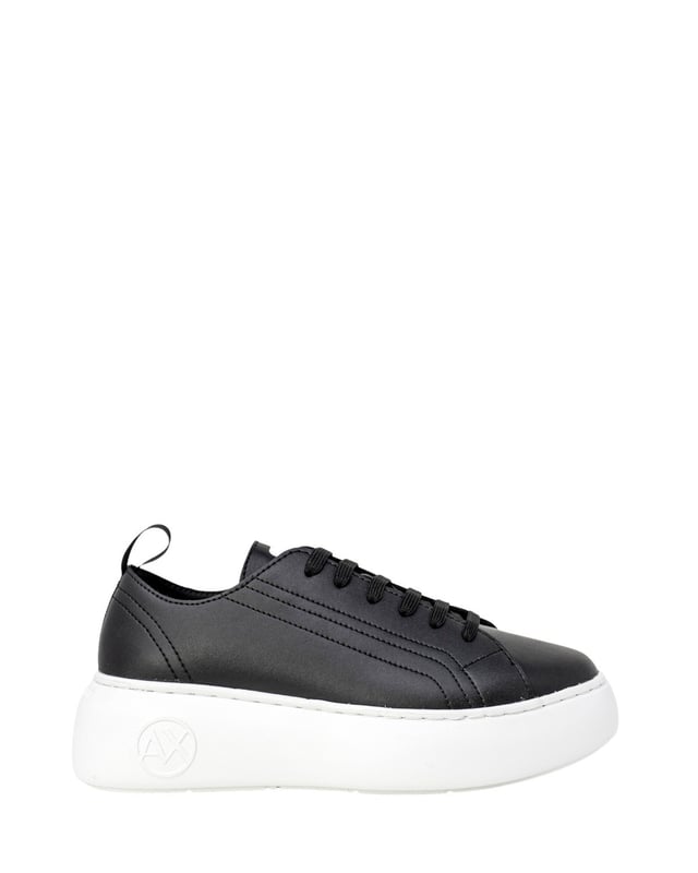 Zapatilla De Plataforma Estilo Cana Baja Marca: Armani Exchange.
Genero: Mujeres.
Tipo: Zapatillas.
Temporada: Primavera/Verano.
Color: Negro.
Patron: Liso.
Sujecion: Cordones.
Suela: Goma.
Forro: Piel.
Detalles: Sin cordones deportivo.
Composicion: 100% piel.