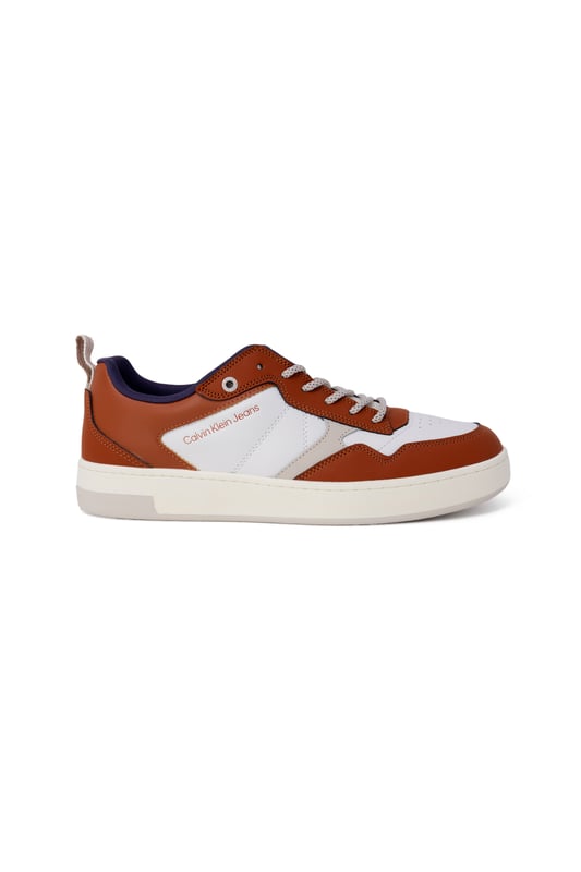 Kayden LowTop SneakersBrownWhite Brand: Calvin Klein Jeans
Gender: Men
Type: Sneakers
Season: Fall/Winter
Color: Brown
Fastening: Laces
Size (cm): 3.5
Composition: 100% Leather
Material: Leather