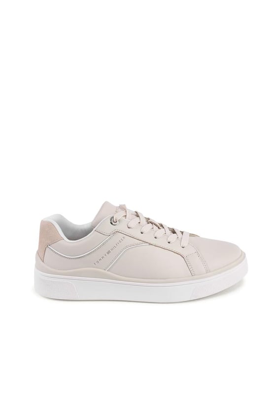 Marca: Tommy Hilfiger.
  Modelo: FW0FW07122TRY.
  Color: Rosa.
  Composicion: 100% Cuero.
  Fabricado en: Vietnam.
  Genero: Mujeres.