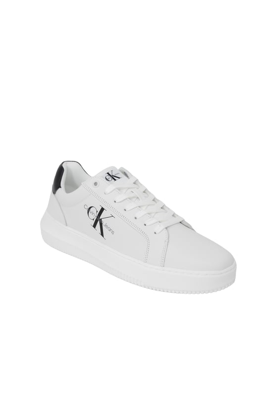 Elegantes y elegantes zapatillas deportivas de cuero negro para hombre.
  Perfecto para la temporada Primavera/Verano.
  Patron liso con suela de goma.
  Estan confeccionadas con un forro de piel y miden 4 cm.
  El diseno deportivo es perfecto para ocasiones informales.
  La composicion 100% cuero garantiza durabilidad y uso duradero.
