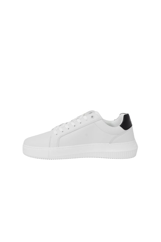 Elegantes y elegantes zapatillas deportivas de cuero negro para hombre.
  Perfecto para la temporada Primavera/Verano.
  Patron liso con suela de goma.
  Estan confeccionadas con un forro de piel y miden 4 cm.
  El diseno deportivo es perfecto para ocasiones informales.
  La composicion 100% cuero garantiza durabilidad y uso duradero.