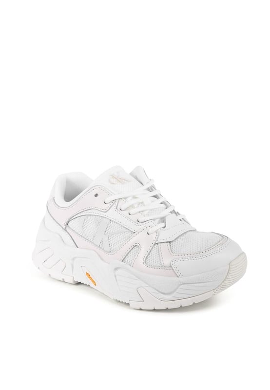 Maya Sneakers Vibram Zool Merk: Calvin Klein
Model: YW0YW01063YBR
Kleur: wit
Samenstelling: 90% leer (FWA) 10% polyurethaan
Gemaakt in China
Geslacht: Dames