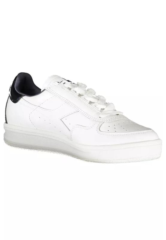 Zapatilla de tela blanca.
  Zapatilla deportiva con cordones.
  Segundo encaje en contraste.
  Detalles en contraste.
  Logotipo.
  Disenado para mujeres.