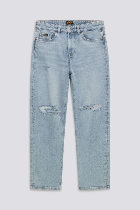 Damenjeans mit Zigarettenbein und hoher Taille. Sie garantieren hohe Leistung in Bezug auf Elastizität, Komfort und Rücksprungkraft, kombiniert mit dem düsteren Charakter der Waschungen. Coolness und Vielseitigkeit in jedem Detail.
