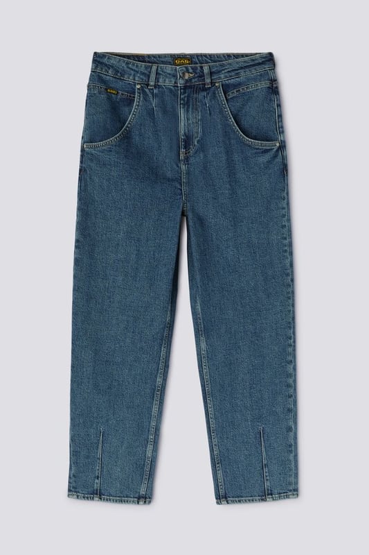 Karottenjeans mit hoher Taille, tiefen Taschen und Abnähern an der Taille und am Saum, die die Passform definieren und verbessern. Dieses raffinierte Design formt die Silhouette und kombiniert Stil und Komfort für einen tadellosen Look bei jeder Gelegenheit.