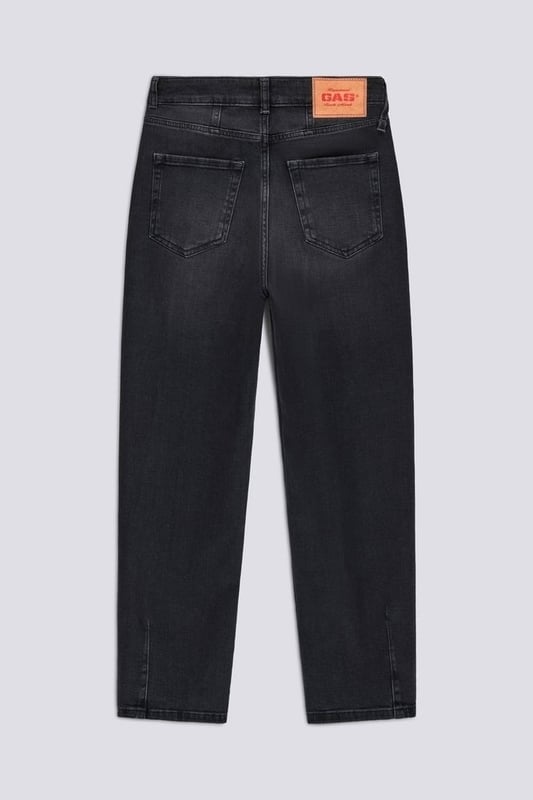 Karottenjeans mit hoher Taille, tiefen Taschen und Abnähern an der Taille und am Saum, die die Passform definieren und verbessern. Dieses raffinierte Design formt die Silhouette und kombiniert Stil und Komfort für einen tadellosen Look bei jeder Gelegenheit.