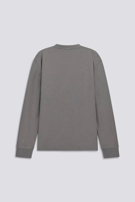 Das langärmelige T-Shirt mit Rundhalsausschnitt für Herren aus Baumwoll-Polyester-Interlock-Jersey ist das ideale Kleidungsstück für einen entspannten Look. Die reguläre Passform und der kontrastreiche Druck machen dieses Kleidungsstück perfekt für den täglichen Gebrauch.  Hauptmerkmale:  Aus Baumwoll-Polyester-Interlock-Jersey Normale Passform Erhöhter, tonaler Logodruck
